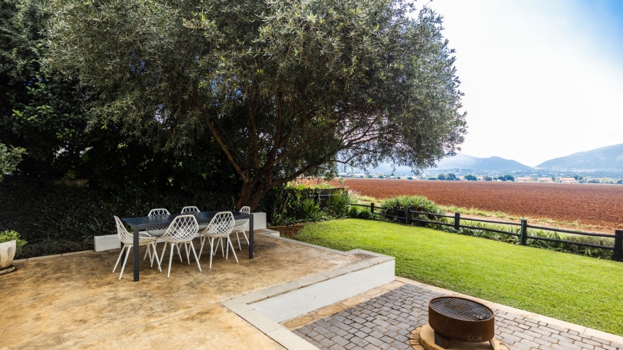 4 Bedroom Property for Sale in The Coves North West